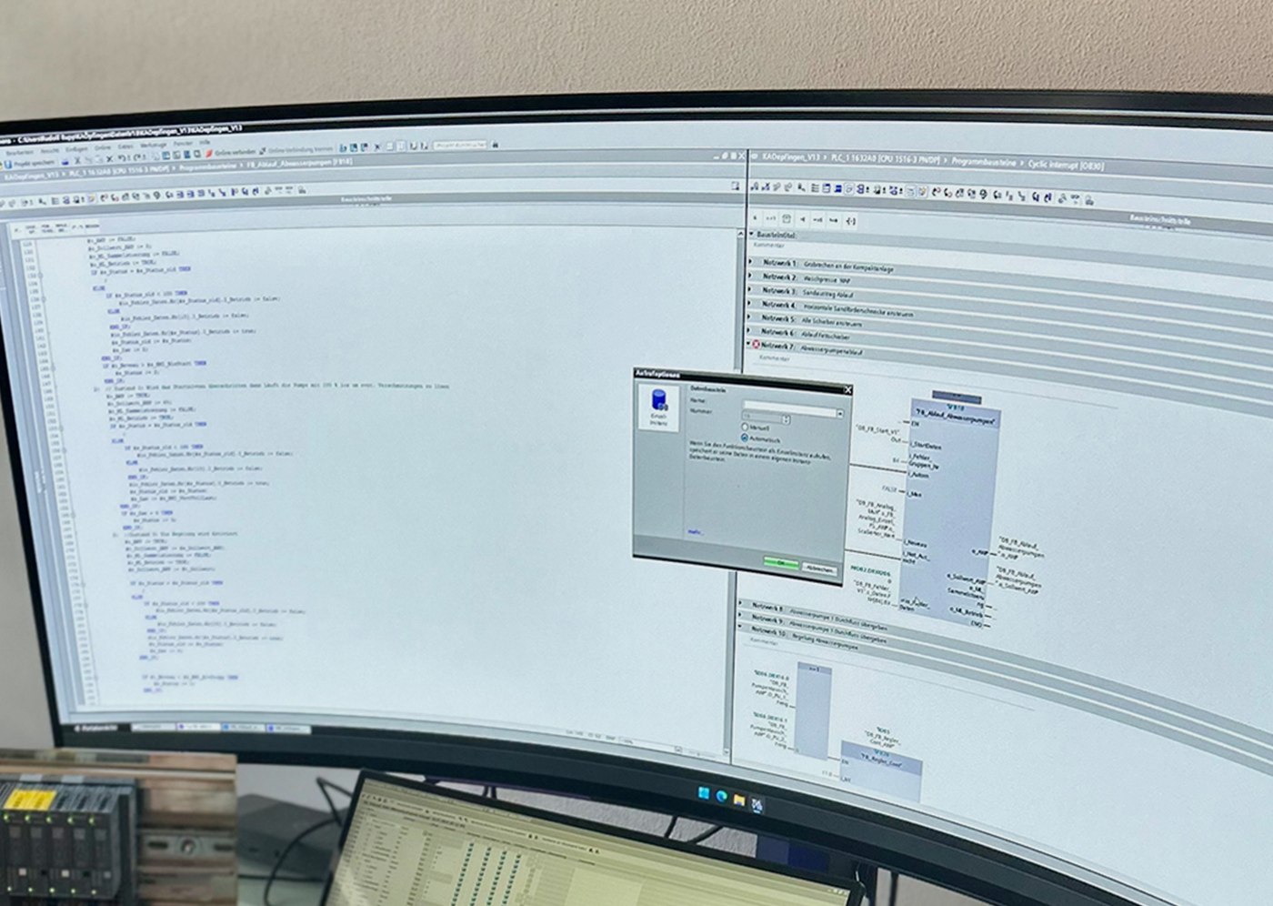 SPS-Programmierumgebung mit Steuerungscode und Hardware-Detail